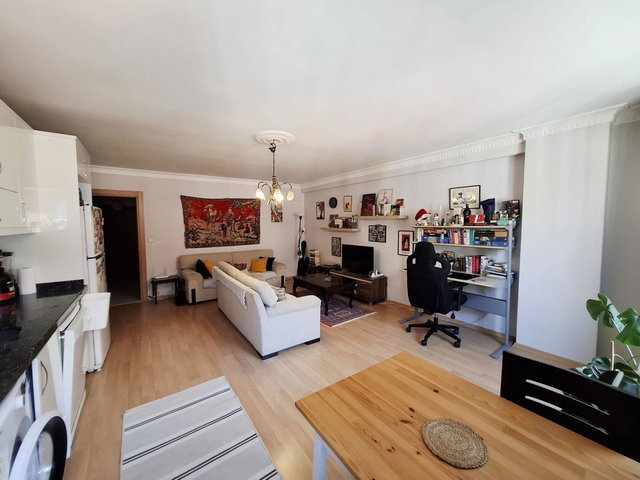 ŞIŞLI  HALİDE EDİP ADIVAR MAHALLESİ GENÇ BINADA  SATILIK 2+2 DAIRE