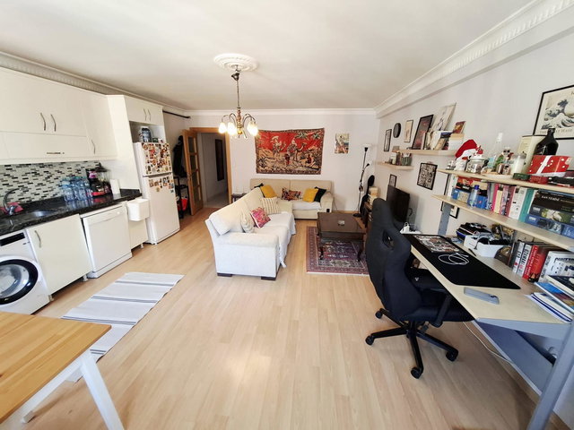 ŞIŞLI  HALİDE EDİP ADIVAR MAHALLESİ GENÇ BINADA  SATILIK 2+2 DAIRE