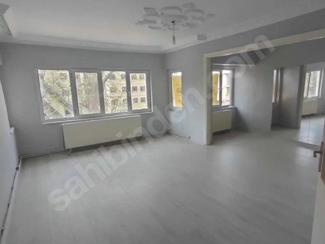 İZMİT’TE 3. KAT 2+1 | 120 M² NET | BALKONLU | DOĞALGAZ KOMBİLİ | EŞYASIZ KİRALIK DAİRE