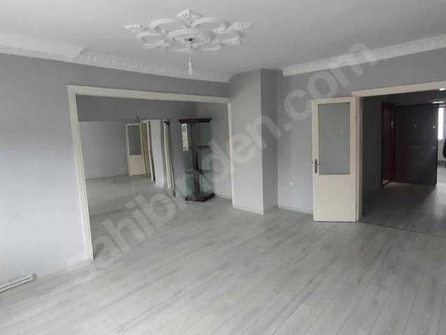 İZMİT’TE 3. KAT 2+1 | 120 M² NET | BALKONLU | DOĞALGAZ KOMBİLİ | EŞYASIZ KİRALIK DAİRE