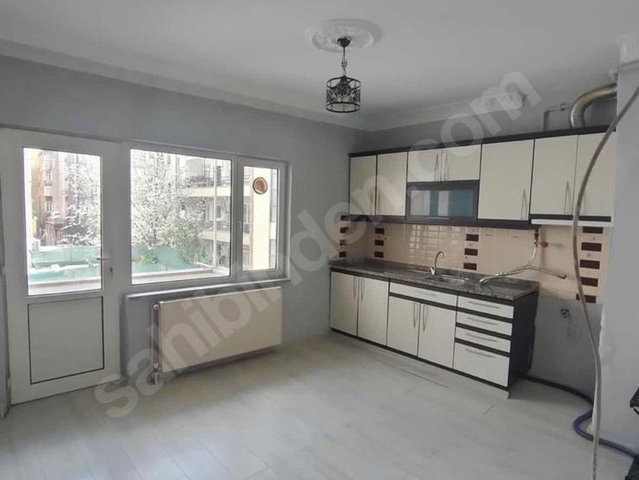 İZMİT’TE 3. KAT 2+1 | 120 M² NET | BALKONLU | DOĞALGAZ KOMBİLİ | EŞYASIZ KİRALIK DAİRE