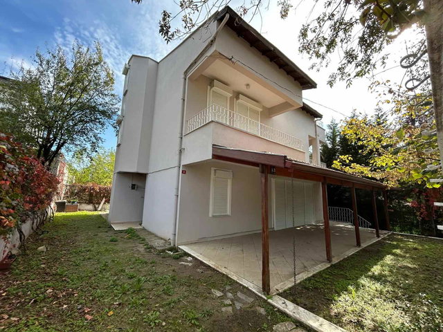 REMAX KULE'DEN DENİZE SIFIR KUM PLAJLI SİTEDE 6+1 VİLLA