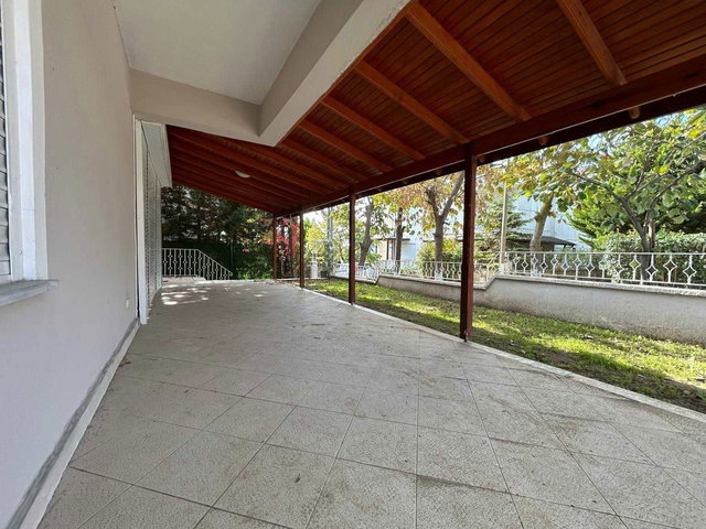 REMAX KULE'DEN DENİZE SIFIR KUM PLAJLI SİTEDE 6+1 VİLLA