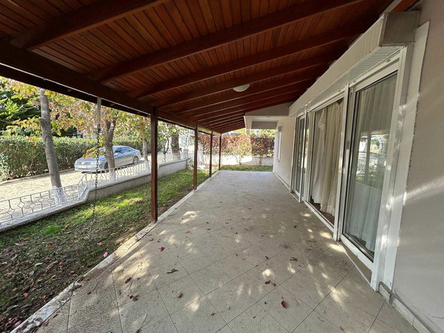 REMAX KULE'DEN DENİZE SIFIR KUM PLAJLI SİTEDE 6+1 VİLLA