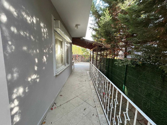 REMAX KULE'DEN DENİZE SIFIR KUM PLAJLI SİTEDE 6+1 VİLLA