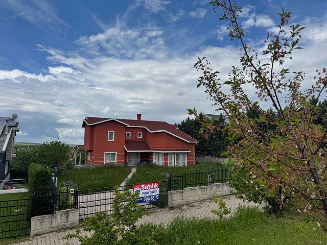 PET KONUT SİTESİ’NDE 390 M² BRÜT 6+2, 3 KATLI, 4 CEPHELİ MÜSTAKİL PARSEL VİLLA