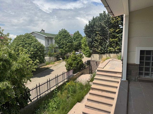 PET KONUT SİTESİ’NDE 390 M² BRÜT 6+2, 3 KATLI, 4 CEPHELİ MÜSTAKİL PARSEL VİLLA