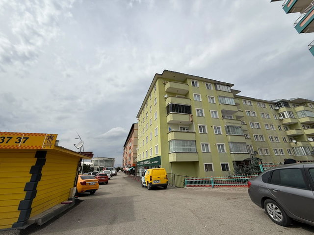 REMAX İLKE'DEN YILDIZKENT'TE 4+1 SATILIK DAİRE