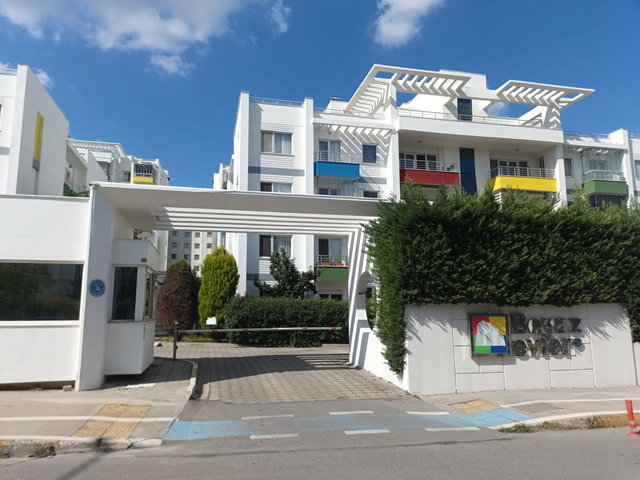 BEYAZ EVLER SİTESİ’NDE EŞYALI, BALKONLU 79 M² 1+1  KİRALIK DAİRE