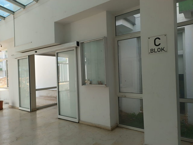BEYAZ EVLER SİTESİ’NDE EŞYALI, BALKONLU 79 M² 1+1  KİRALIK DAİRE
