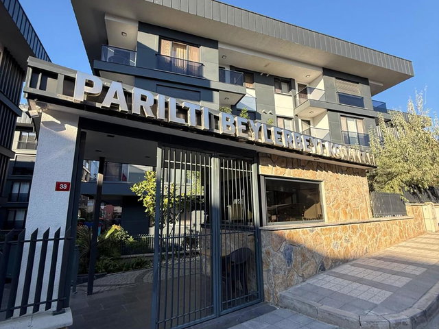 BEYLERBEYİ PARILTI KONAKLARINDA KONUMU EN GÜZEL DAİRE....