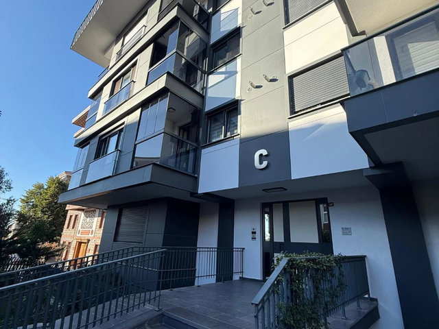 BEYLERBEYİ PARILTI KONAKLARINDA KONUMU EN GÜZEL DAİRE....