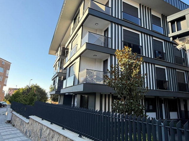 BEYLERBEYİ PARILTI KONAKLARINDA KONUMU EN GÜZEL DAİRE....