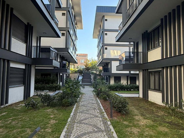 BEYLERBEYİ PARILTI KONAKLARINDA KONUMU EN GÜZEL DAİRE....