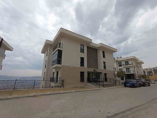 BAYRAKLI TOKİ 8. ETAP’TA DENIZ MANZARALI, OTOPARKLI SIFIR 2+1 KIRALIK DAIRE