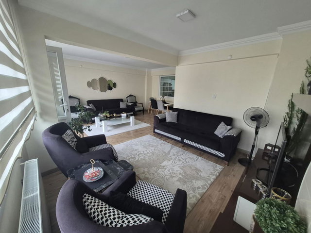 GEBZE MERKEZ'DE FUL+FUL EŞYALI ÖZEL DEKORASYONLU SATILIK 3+1 DAİRE