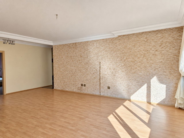 EMRE KOÇ REMAX - ÇIĞDEM MH. GÖKKUŞAĞI SITESI KIRALIK 4+1 DAIRE