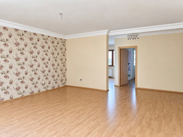 EMRE KOÇ REMAX - ÇIĞDEM MH. GÖKKUŞAĞI SITESI KIRALIK 4+1 DAIRE