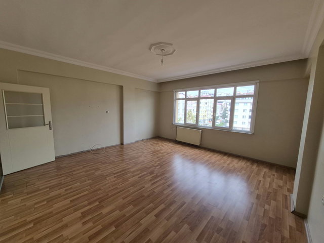 GEBZE KÖŞKLÜÇEŞME’DE MERKEZİ KONUMDA 3+1 KİRALIK DAİRE