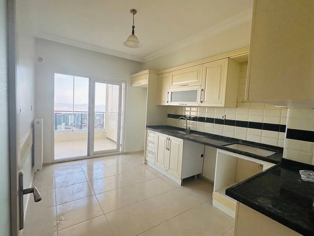 REMAX YENİ GAYRİMENKUL’DEN SATILIK 4+1 GENİŞ DAİRE