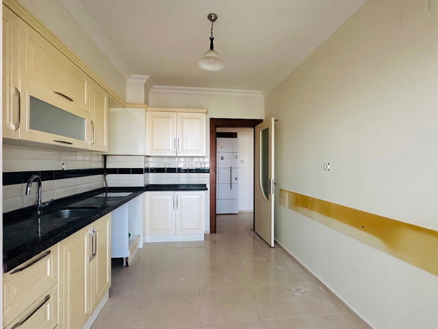 REMAX YENİ GAYRİMENKUL’DEN SATILIK 4+1 GENİŞ DAİRE