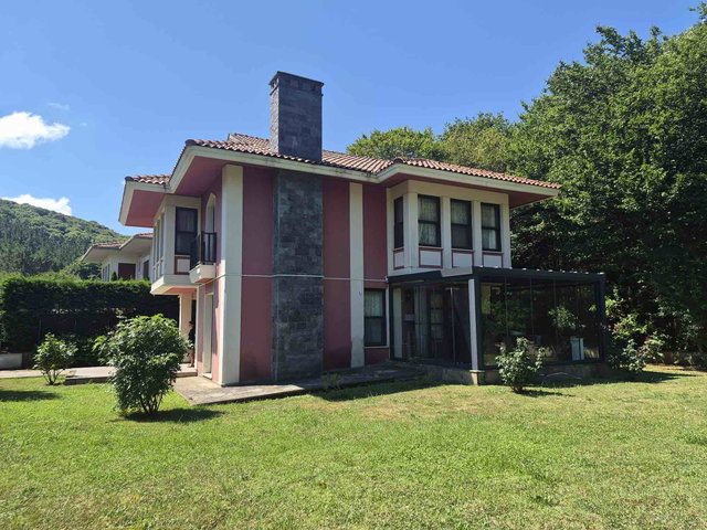 REMAX DREAM KANDIRA'DA DOĞA VE DENİZİ BULUŞTURAN SATILIK VİLLA