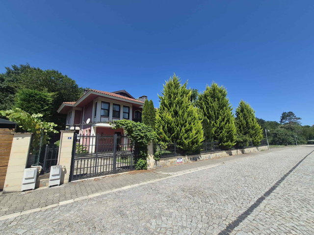 REMAX DREAM KANDIRA'DA DOĞA VE DENİZİ BULUŞTURAN SATILIK VİLLA