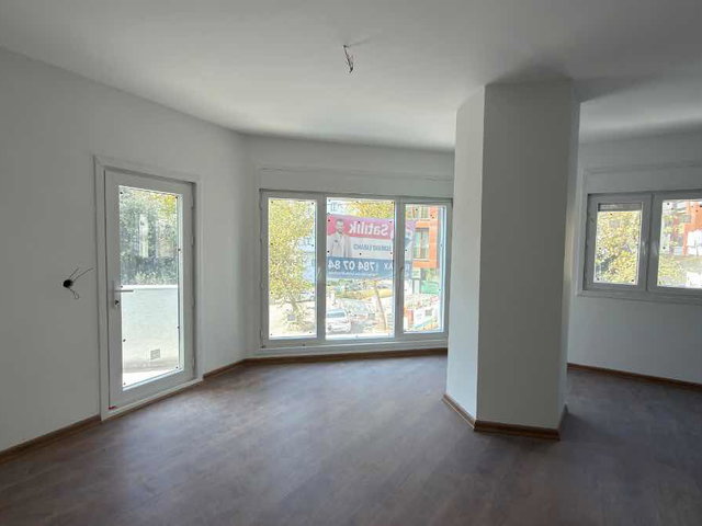 KARTAL KARLIKTEPE 2+1 SATILIK CADDE ÜSTÜ DAIRE