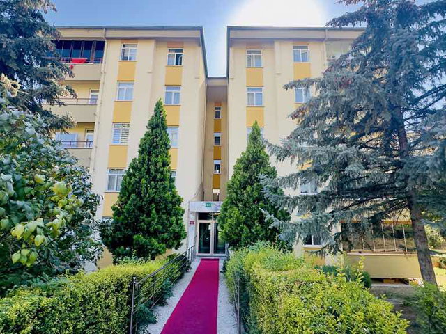 ERYAMAN YEŞİL GÖKSU SİTESİNDE YEŞİLLİKLER İÇİNDE GİRİŞ KATI