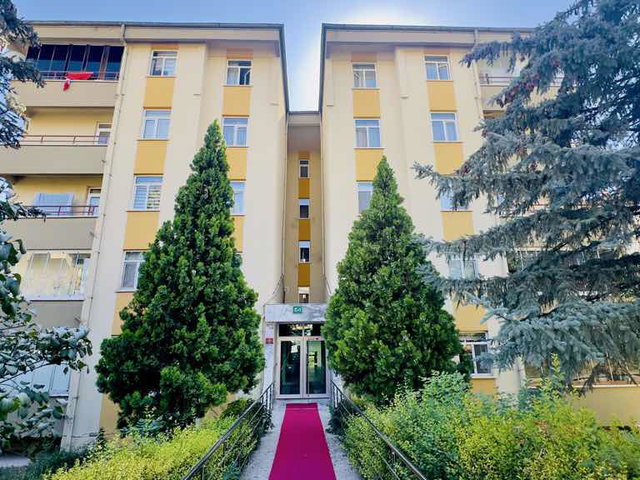 ERYAMAN YEŞİL GÖKSU SİTESİNDE YEŞİLLİKLER İÇİNDE GİRİŞ KATI