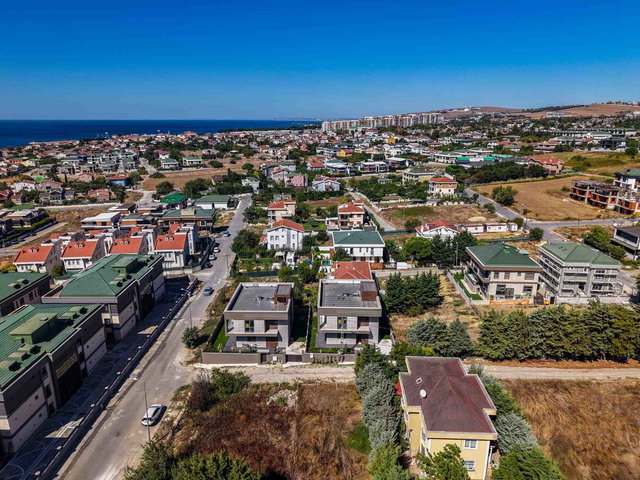 BÜYÜKÇEKMECE GÜZELCEDE DENIZ MANZARALI ÖZEL TASARIM 6+2 VILLA