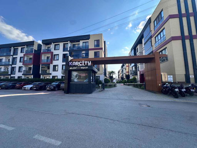 KARCİTY SİTESİNDE TEMİZ 1+1 BAHÇE KULLANIMLI SATILIK DAİRE