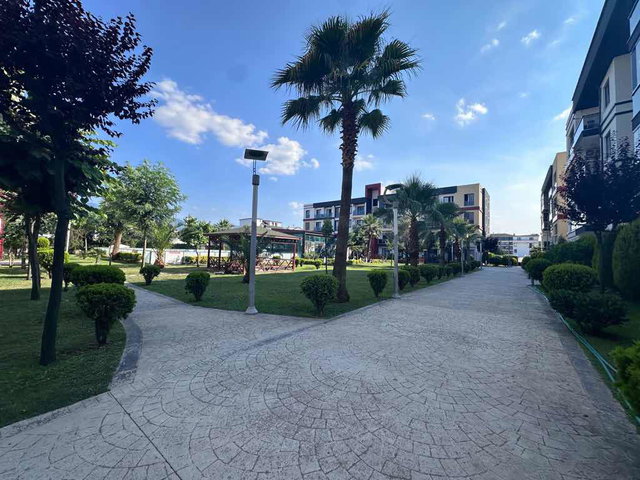 KARCİTY SİTESİNDE TEMİZ 1+1 BAHÇE KULLANIMLI SATILIK DAİRE