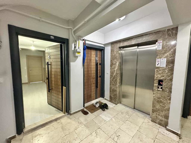 İZMİT MERKEZDE 2+1 ASANSÖR VE OTOPARKLI SATILIK DAİRE