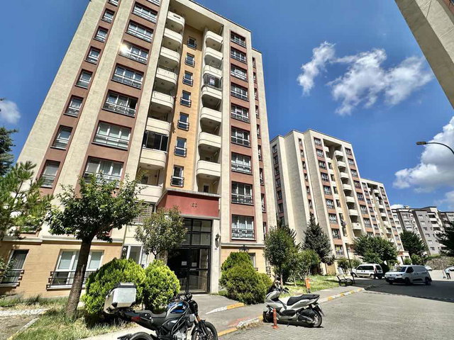 İZMİT KENT KONUT 3 SİTESİNDE KREDİYE UYGUN 2+1 BOŞ ARAKAT DAİRE