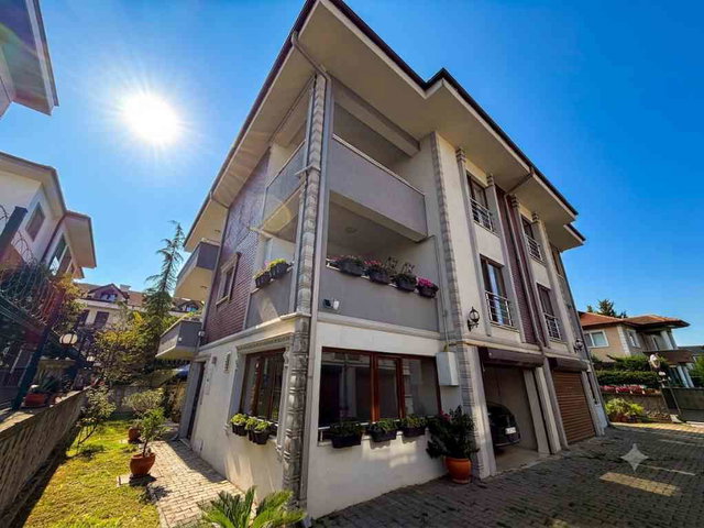 REMAX EMEL KARAGÖZ SERDİVAN 214 M² ARSA PAYLI FOURLEX VİLLA
