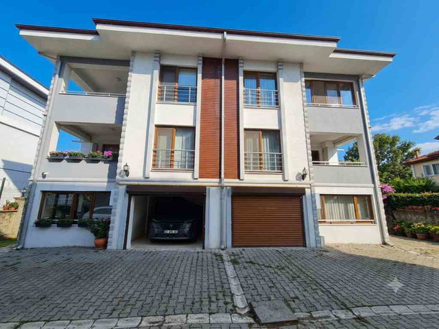REMAX EMEL KARAGÖZ SERDİVAN 214 M² ARSA PAYLI FOURLEX VİLLA