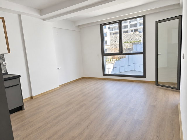 BEMKA PARADISE SİTESİNDE HAVUZ MANZARALI SIFIR 1+1