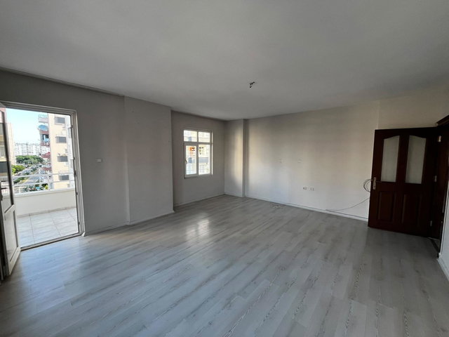 REMAX TOROS'TAN MENDERES MH'DE MERKEZİ KONUMDA HAVUZLU SİTEDE KİRALIK 3+1