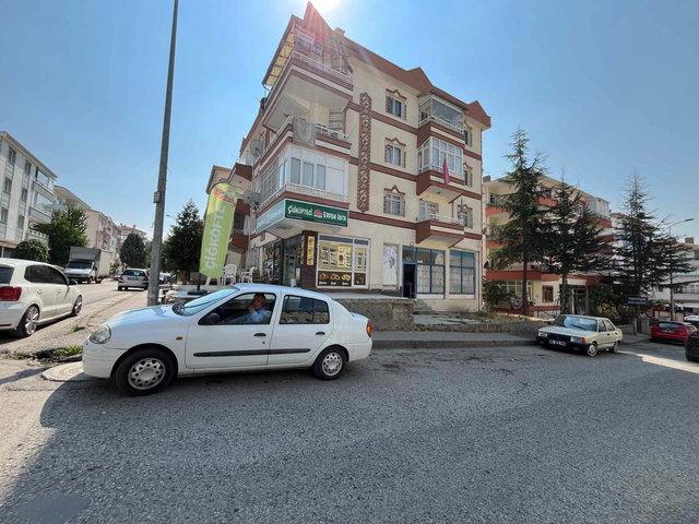 ÖNÜ AÇIK - YENİLENMİŞ KÖŞE KONUMLU - FERAH 3+1