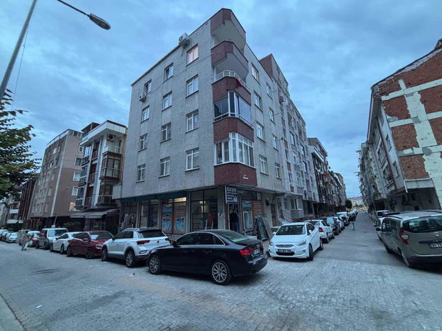 K.ÇEKMECEDE METROBÜSE YAKIN SATILIK 3+1 FERAH DAIRE