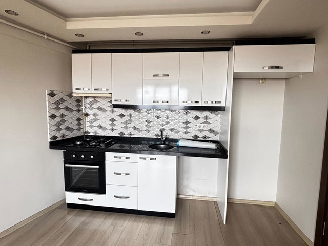 REMAX MASA ÇEKMEKÖY MERKEZ MAH. KİRALIK 2+1 AÇIK MUTFAK DAİRE