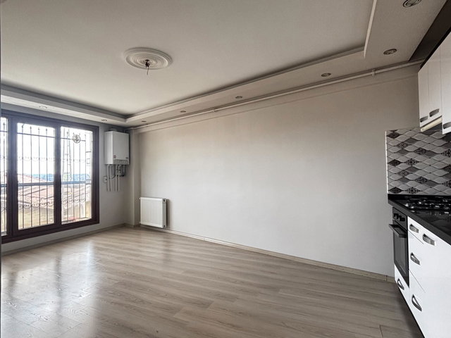 REMAX MASA ÇEKMEKÖY MERKEZ MAH. KİRALIK 2+1 AÇIK MUTFAK DAİRE