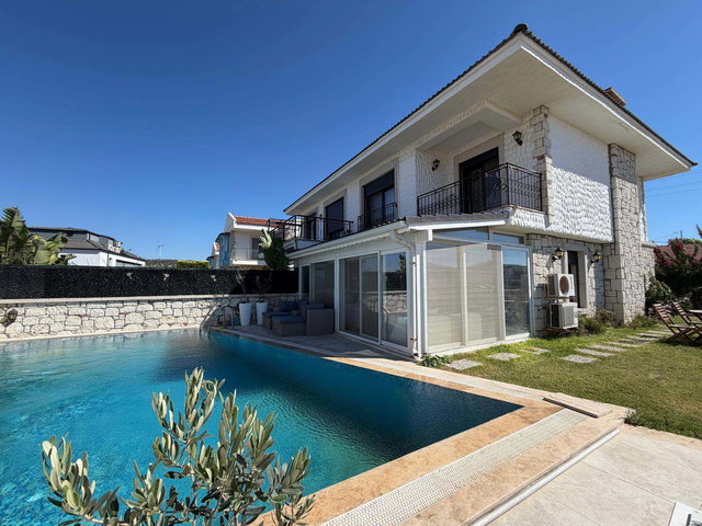 REMAX SMYRNA'DAN ŞİFNE'DE DENİZ MANZARALI MÜSTAKİL HAVUZLU VİLLA