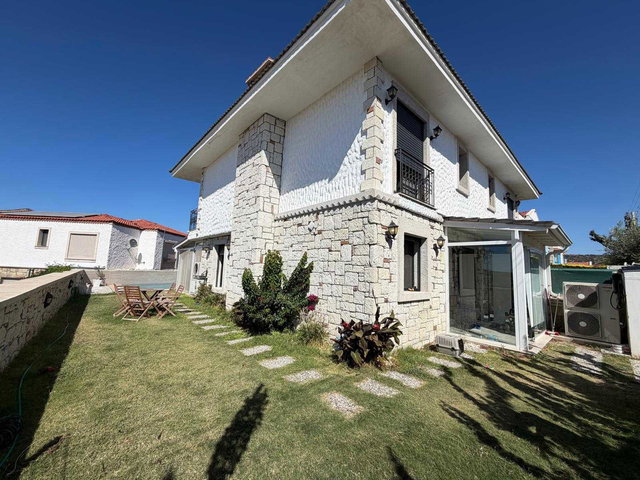 REMAX SMYRNA'DAN ŞİFNE'DE DENİZ MANZARALI MÜSTAKİL HAVUZLU VİLLA