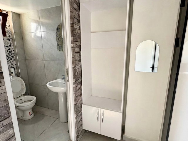 REMAX YENİ'DEN HARİKA KONUMDA EŞYALI BALKONLU 1+1 DAİRE
