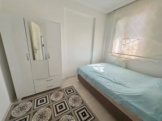 REMAX YENİ'DEN HARİKA KONUMDA EŞYALI BALKONLU 1+1 DAİRE