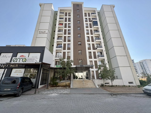 REMAX YENİ'DEN HARİKA KONUMDA EŞYALI BALKONLU 1+1 DAİRE
