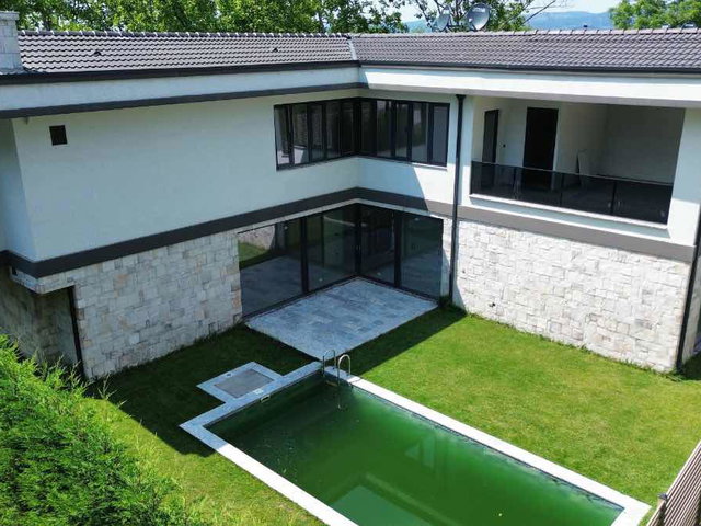 KIRKPINAR BAĞDAT CADDESINDE GENIŞ MÜSTAKIL 600 M2 ARSA IÇERISINDE AVANTAJLI VILLA