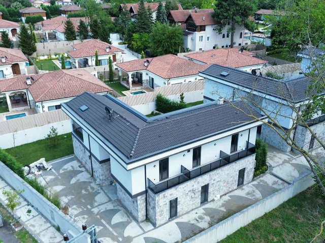 KIRKPINAR BAĞDAT CADDESINDE GENIŞ MÜSTAKIL 600 M2 ARSA IÇERISINDE AVANTAJLI VILLA